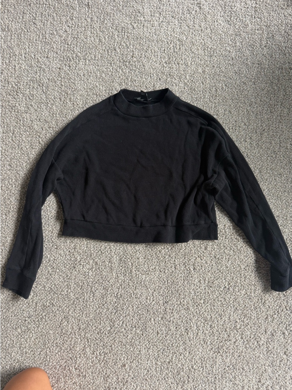 Forever 21 Black Cropped Crewneck Sweater